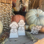 CA-5172 - Carved Pilgrims, Set of 2